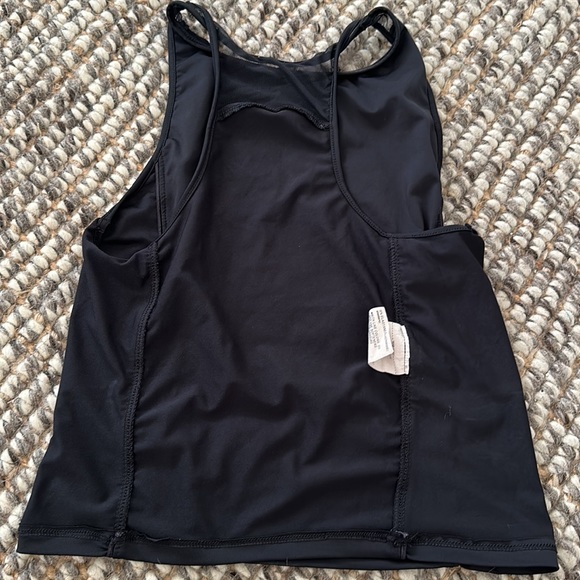 Lycra’s small narrow exercise shirt - Picture 3 of 4